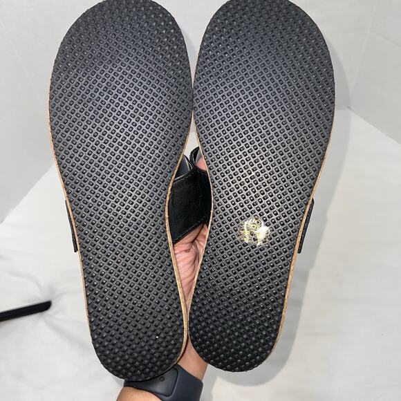 Kelsi Dagger Brooklyn Sandals Womens Size 9.5 Black Leather Buckle Thong Casual - Picture 9 of 14